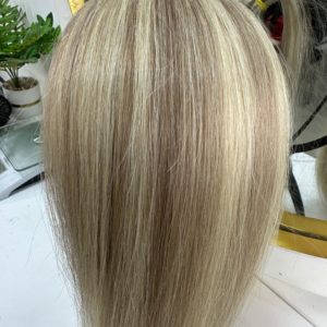 Color 8/22 hair extensions in 22-inch length, featuring a blend of light and dark blonde tones. Displayed on a mannequin head in a salon setting.
