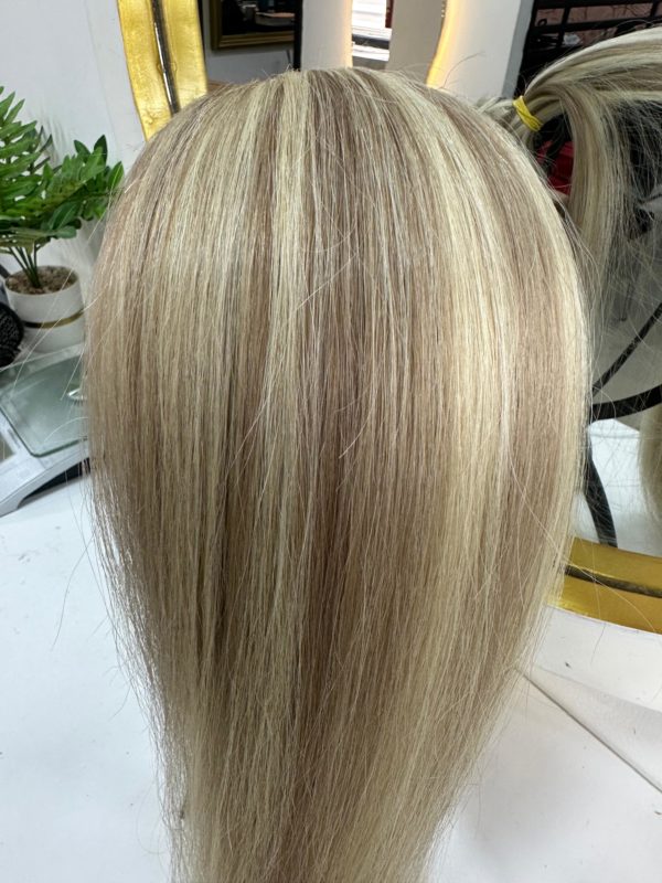 Color 8/22 hair extensions in 22-inch length, featuring a blend of light and dark blonde tones. Displayed on a mannequin head in a salon setting.